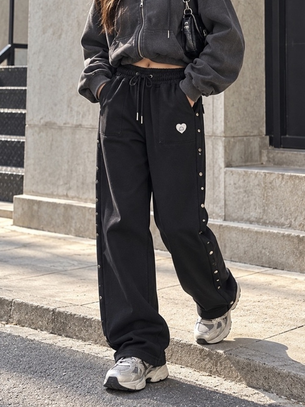 Aelfric Eden Black Studded Side Seam Sweatpants Size M Skater Streetwear Y2K